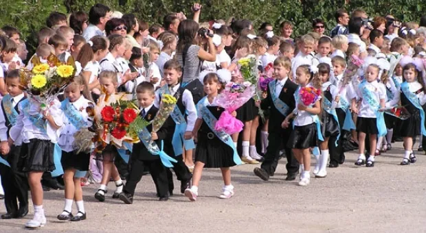 В школах Севастополя состоялись первые уроки (ФОТО)
