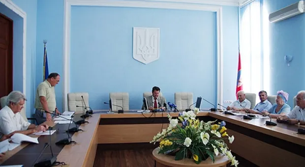 «Советом старейшин при администрации»?