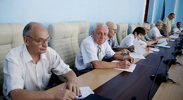 «Советом старейшин при администрации»?