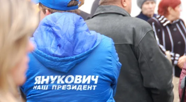 Севастополь встретил Януковича цветами и криками «Позор»