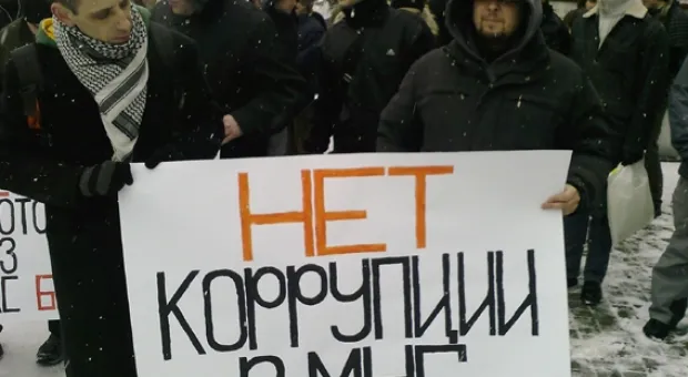Севастопольские предприниматели на пикете присвоили начальнику севастопольского управления МЧС звание «Миллионер из трущоб»