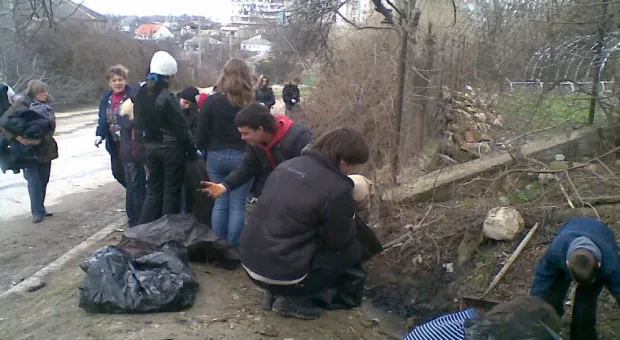 Молодежь очистила родник на Северной стороне Севастополя