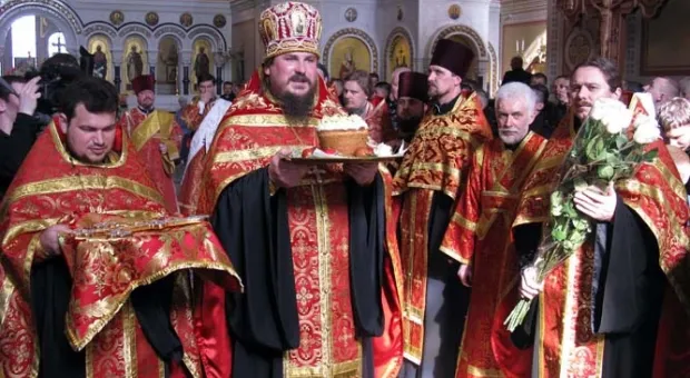 В День Светлой Пасхи в Севастополе состоялся крестный ход и зажегся благодатный огонь