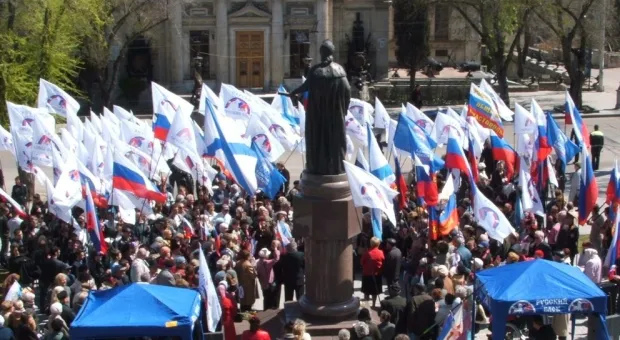 В Севастополе митингом у памятника Екатерине II отметили годовщину присоединения Крыма к России