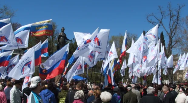 В Севастополе митингом у памятника Екатерине II отметили годовщину присоединения Крыма к России