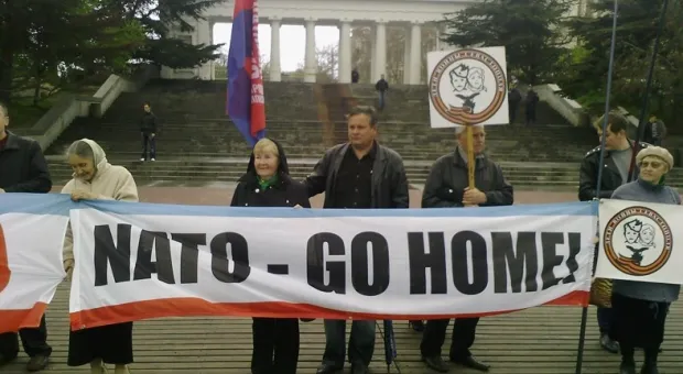 «Yankees go home!» — фрегат ВМС США «Джон Л. Холл» покинул Севастополь