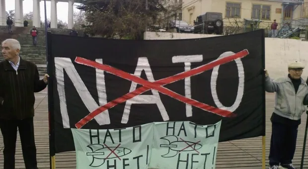 «Yankees go home!» — фрегат ВМС США «Джон Л. Холл» покинул Севастополь