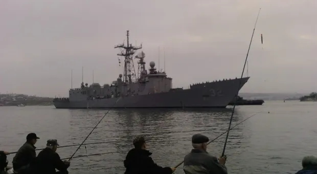 «Yankees go home!» — фрегат ВМС США «Джон Л. Холл» покинул Севастополь