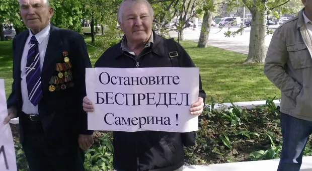 Перед зданием СГГА безземельные граждане сказали в лицо Саратову, что ему пора в отставку