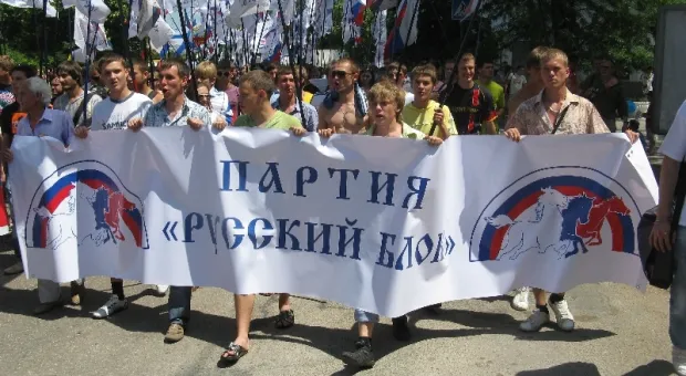 В Севастополе в честь Дня России состоялось шествие тех, кто видит «наше будущее в союзе, в единстве с Россией»