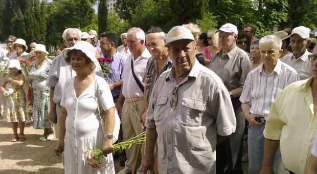 На митинге-реквиеме напомнили, что 12 июля исполняется 68 лет севастопольскому холокосту