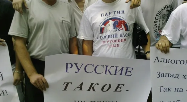 В Севастополе прошла акция против «патриотических роликов» на «Интере»