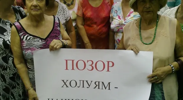 В Севастополе прошла акция против «патриотических роликов» на «Интере»