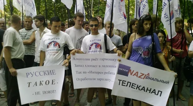 В Севастополе прошла акция против «патриотических роликов» на «Интере»