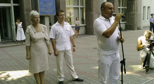 В Севастополе прошла акция против «патриотических роликов» на «Интере»