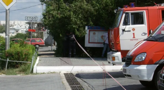 В Севастополе студенты на пикете уличили работников МЧС в незнании распоряжения Кабинета Министров Украины