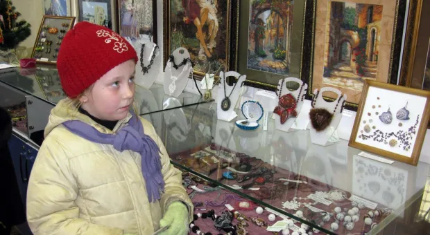 В севастопольском Доме Москвы открылась удивительная выставка - «Новый год, как подарок!»