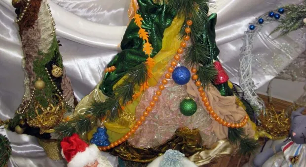 В севастопольском Доме Москвы открылась удивительная выставка - «Новый год, как подарок!»