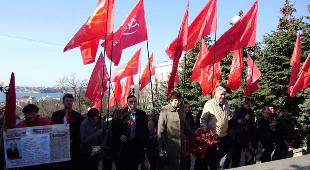 В Севастополе традиционным возложением цветов напомнили о дне рождения Ленина