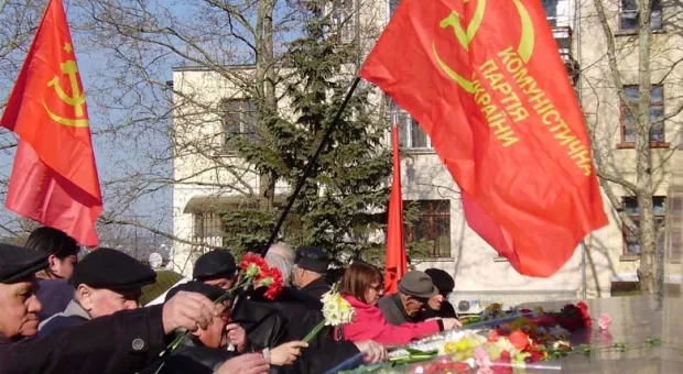 В Севастополе традиционным возложением цветов напомнили о дне рождения Ленина