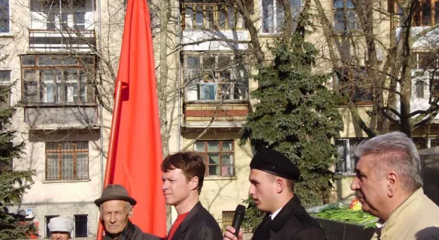 В Севастополе традиционным возложением цветов напомнили о дне рождения Ленина