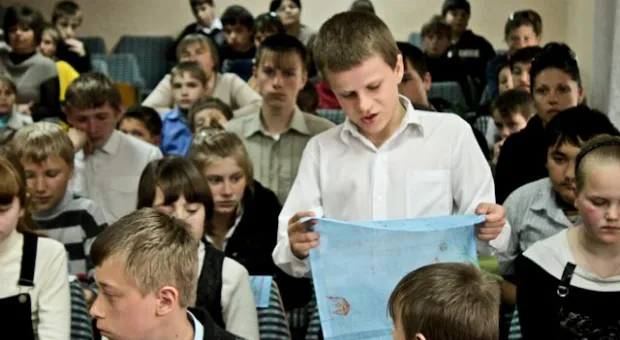Севастопольцы приняли участие во всеукраинской патриотической акции «Платок памяти»