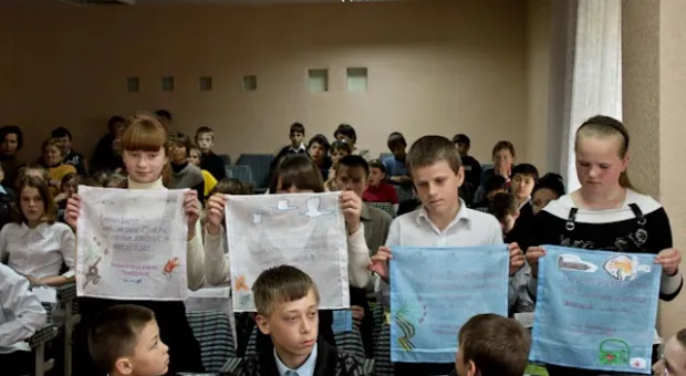 Севастопольцы приняли участие во всеукраинской патриотической акции «Платок памяти»