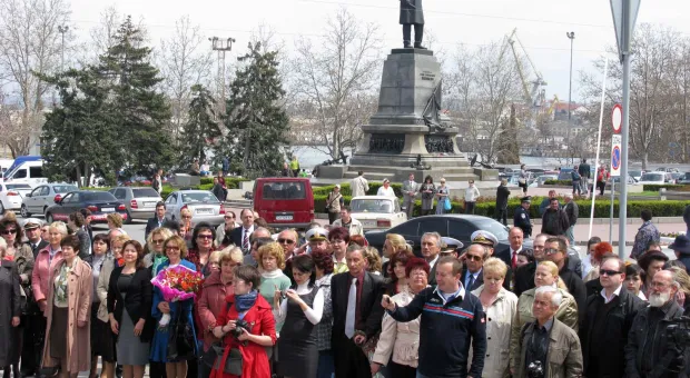 В Севастополе открыли обновленную городскую Доску Почета