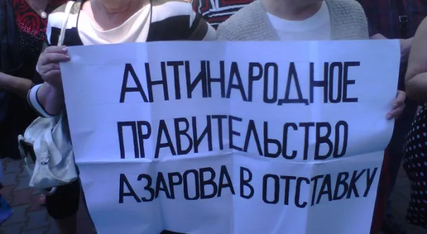 Пикету предпринимателей «Украина — Киев — Севастополь — Майдан» перед зданием СГГА чуть не помешал детский парад