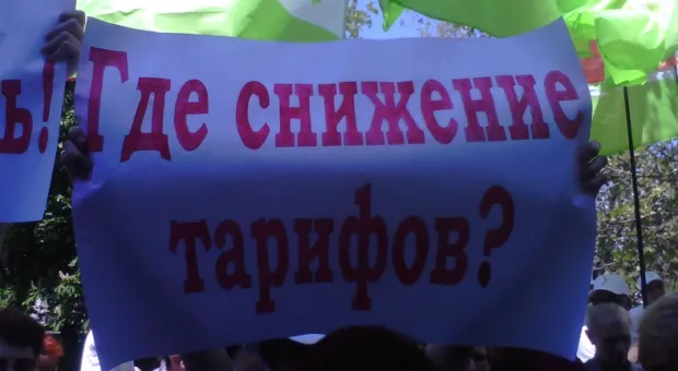 Пикету предпринимателей «Украина — Киев — Севастополь — Майдан» перед зданием СГГА чуть не помешал детский парад