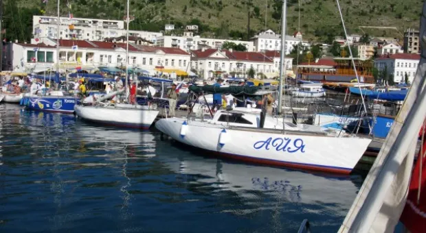 В Севастополе проходит парусное ралли крейсерских яхт «Морское перо-2011»