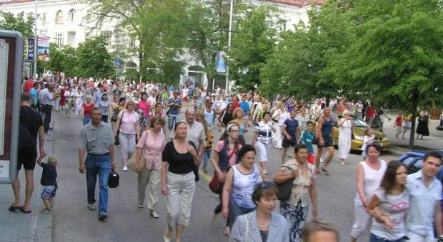 Вчера в Севастополе в рамках фестиваля «Война и Мир» прошел марш-парад военных оркестров Sevastopol Military Tattoo