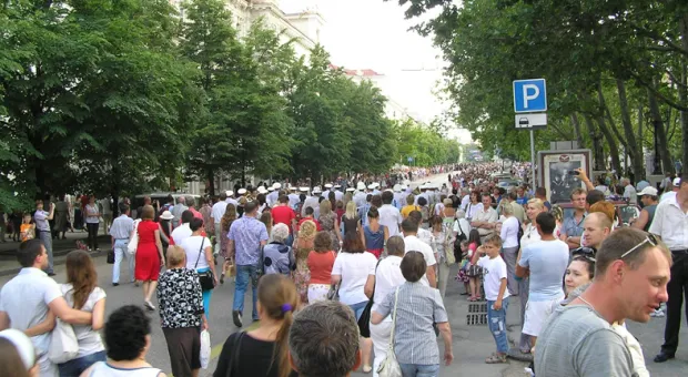 Вчера в Севастополе в рамках фестиваля «Война и Мир» прошел марш-парад военных оркестров Sevastopol Military Tattoo