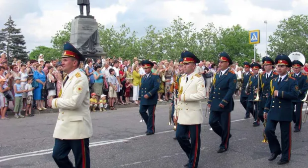 Вчера в Севастополе в рамках фестиваля «Война и Мир» прошел марш-парад военных оркестров Sevastopol Military Tattoo