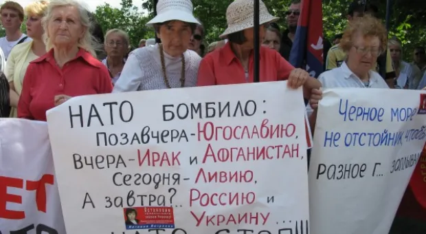 Севастопольцы вышли на антинатовский митинг из-за учений "Си Бриз"