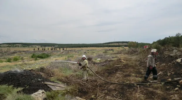 В Севастополе горело кладбище на улице Пугачева, а также Юхарина балка