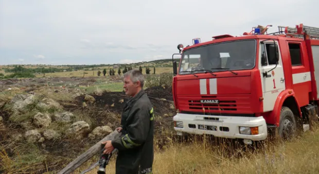 В Севастополе горело кладбище на улице Пугачева, а также Юхарина балка
