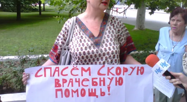 В Севастополе одним пикетом заявили о земельном и строительном беспределе, уничтожении скорой помощи, нуждах многодетных семей и потребовали отставки Пологова