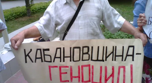 В Севастополе одним пикетом заявили о земельном и строительном беспределе, уничтожении скорой помощи, нуждах многодетных семей и потребовали отставки Пологова
