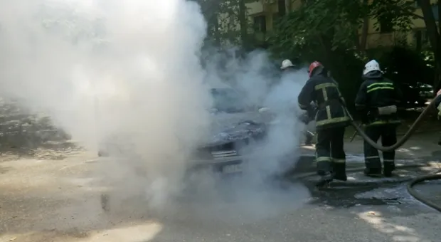 В Севастополе после технического обслуживания загорелась машина