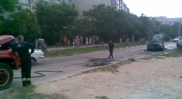 В Севастополе после ремонта прямо во время движения загорелось такси