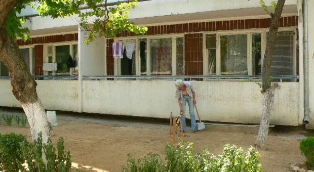 Севастопольские старики, живущие в доме-интернате, подвергаются опасности