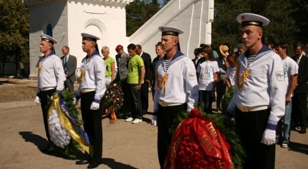 Почетный караул… на немецком кладбище