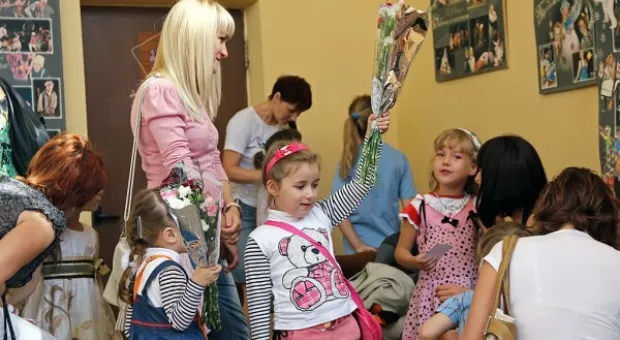 25 сентября Севастопольский театр для детей и молодежи «На Большой Морской» в очередной раз радушно принял «сильноукраинцев» Севастополя 25 сентября Севастопольский театр для детей и молодежи «На Большой Морской» в очередной раз радушно принял «сильноукраинцев» Севастополя