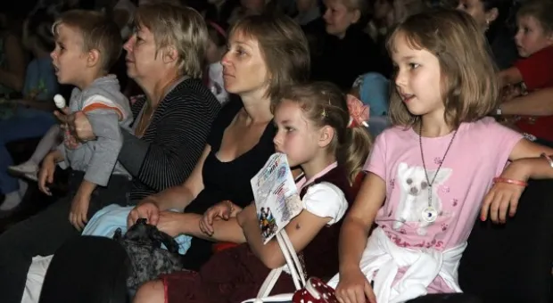 25 сентября Севастопольский театр для детей и молодежи «На Большой Морской» в очередной раз радушно принял «сильноукраинцев» Севастополя 25 сентября Севастопольский театр для детей и молодежи «На Большой Морской» в очередной раз радушно принял «сильноукраинцев» Севастополя