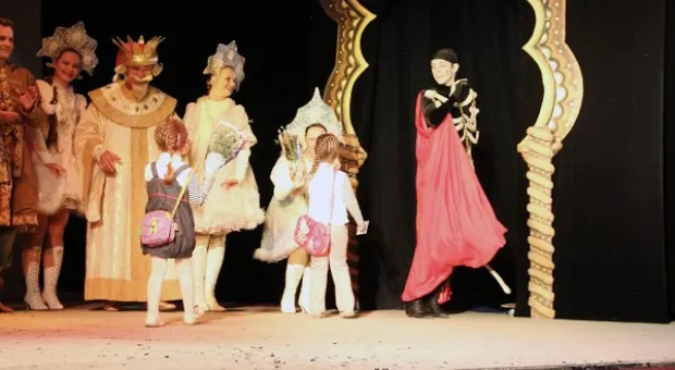 25 сентября Севастопольский театр для детей и молодежи «На Большой Морской» в очередной раз радушно принял «сильноукраинцев» Севастополя 25 сентября Севастопольский театр для детей и молодежи «На Большой Морской» в очередной раз радушно принял «сильноукраинцев» Севастополя