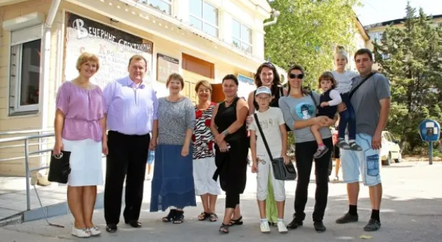 25 сентября Севастопольский театр для детей и молодежи «На Большой Морской» в очередной раз радушно принял «сильноукраинцев» Севастополя 25 сентября Севастопольский театр для детей и молодежи «На Большой Морской» в очередной раз радушно принял «сильноукраинцев» Севастополя