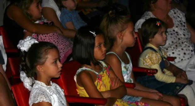 25 сентября Севастопольский театр для детей и молодежи «На Большой Морской» в очередной раз радушно принял «сильноукраинцев» Севастополя 25 сентября Севастопольский театр для детей и молодежи «На Большой Морской» в очередной раз радушно принял «сильноукраинцев» Севастополя