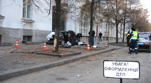 В Севастополе напротив театра им.Луначарского разбился «Форд». Есть погибшие