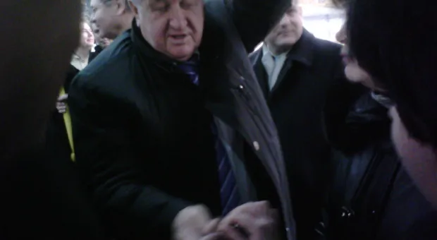 В Севастополе практически все "главные" чиновники города прокатились по центру города на новом львовском троллейбусе и даже оплатили проезд